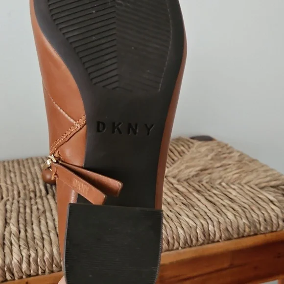 DKNY Brown Leather Ankle Boots Size 6.5 - Picture 7 of 8